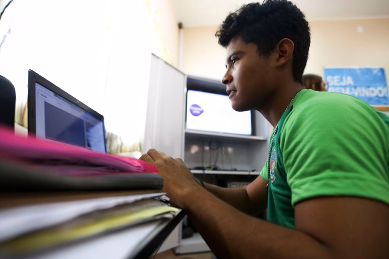 Aplicativo MEC Idiomas oferece cursos gratuitos de inglês e espanhol, do básico ao avançado Aplicativo MEC Idiomas oferece cursos gratuitos de inglês e espanhol, do básico ao avançado