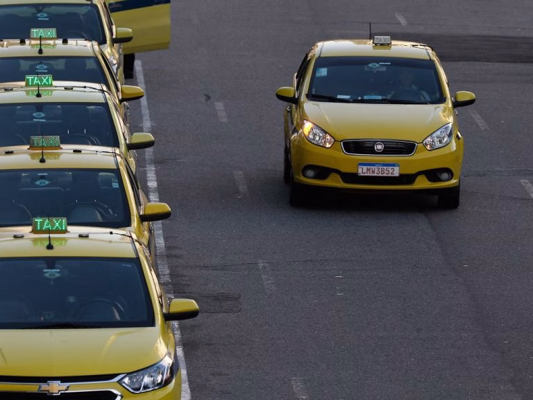 Nova lei prevê financiamento de veículos para motoristas de aplicativo e taxistas Nova lei prevê financiamento de veículos para motoristas de aplicativo e taxistas