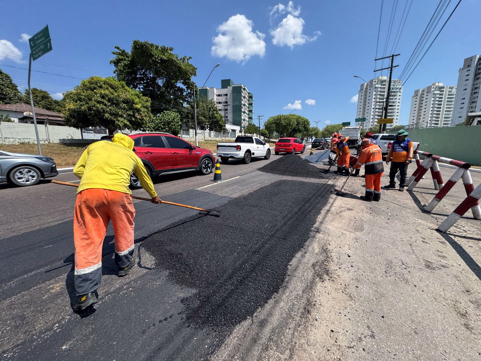 Prefeitura de Manaus reforça segurança e mobilidade na avenida São Jorge com manutenção asfáltica Prefeitura de Manaus reforça segurança e mobilidade na avenida São Jorge com manutenção asfáltica
