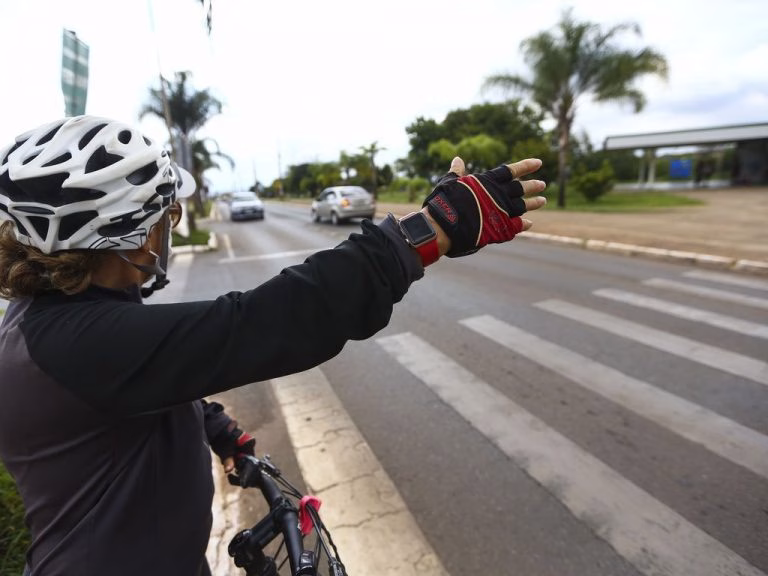 Projeto aumenta pena para motorista que matar pedestre ou ciclista