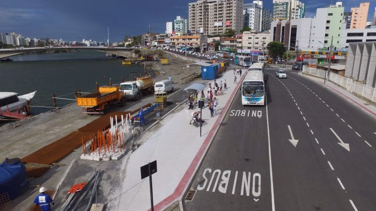 A proposta também autoriza a circulação desses veículos em faixas exclusivas destinadas ao transporte coletivo