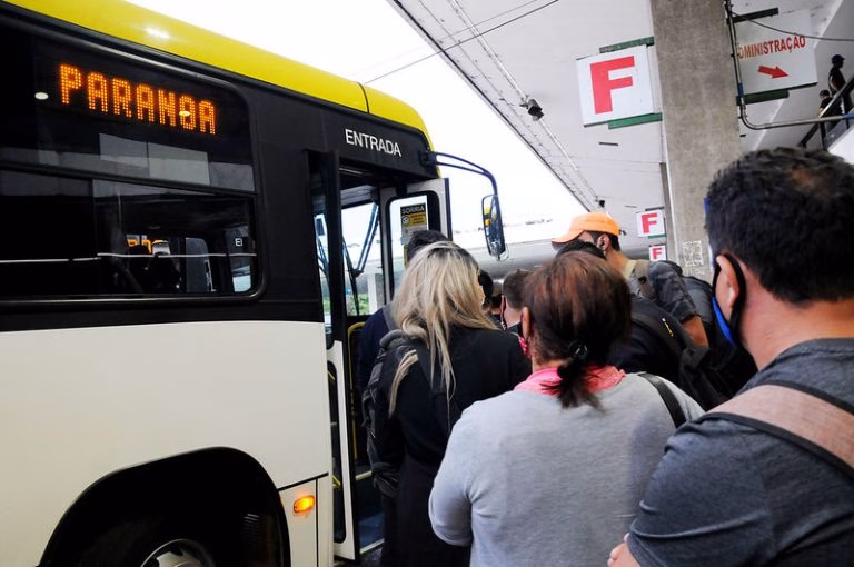 Projeto institui política de transporte digno para combater a superlotação Projeto institui política de transporte digno para combater a superlotação