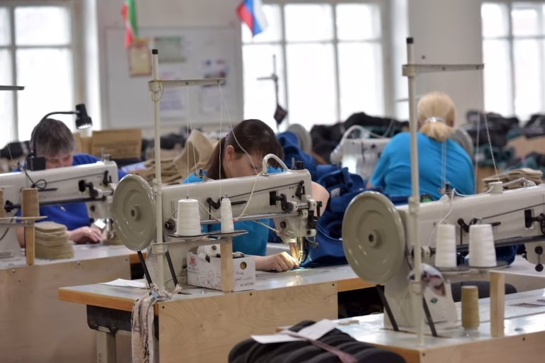 Projeto prevê desoneração para empresas afetadas por jornada de 40 horas