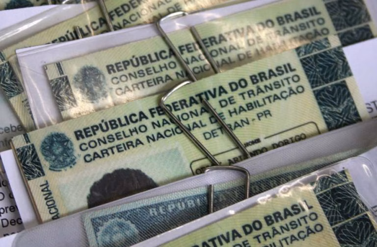 Proposta assegura CNH definitiva a quem cometer apenas infrações administrativas
