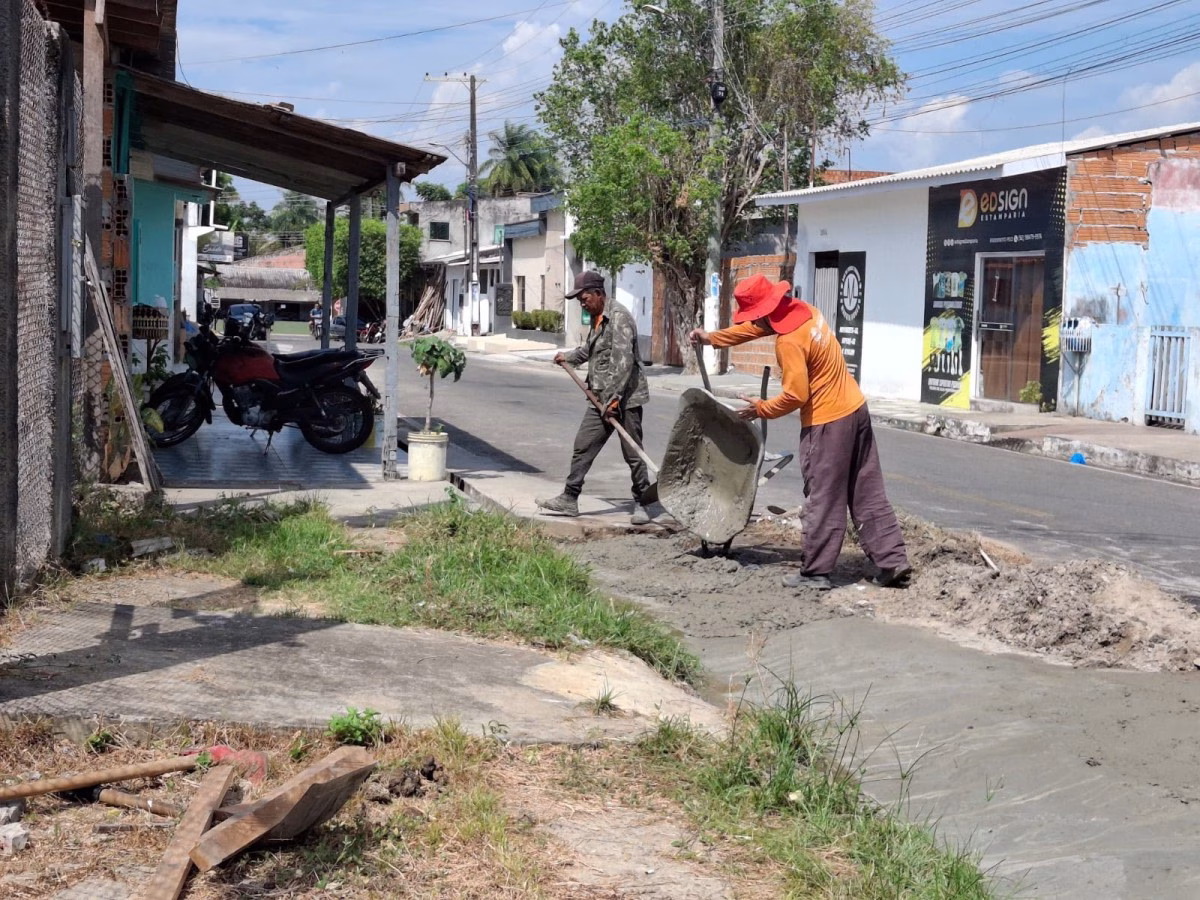 Serviços de Infraestrutura avançam nos bairros de Parintins Serviços de Infraestrutura avançam nos bairros de Parintins