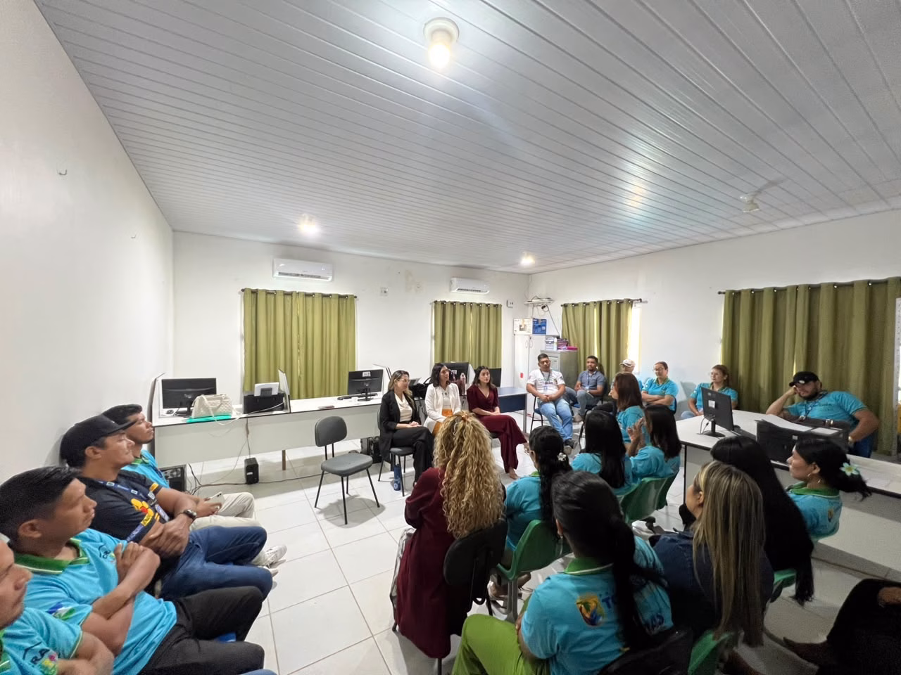 Em Tonantins (AM), equipe da Comarca realiza reunião para tratar de questões de pessoas em situação de vulnerabilidade no município Em Tonantins (AM), equipe da Comarca realiza reunião para tratar de questões de pessoas em situação de vulnerabilidade no município