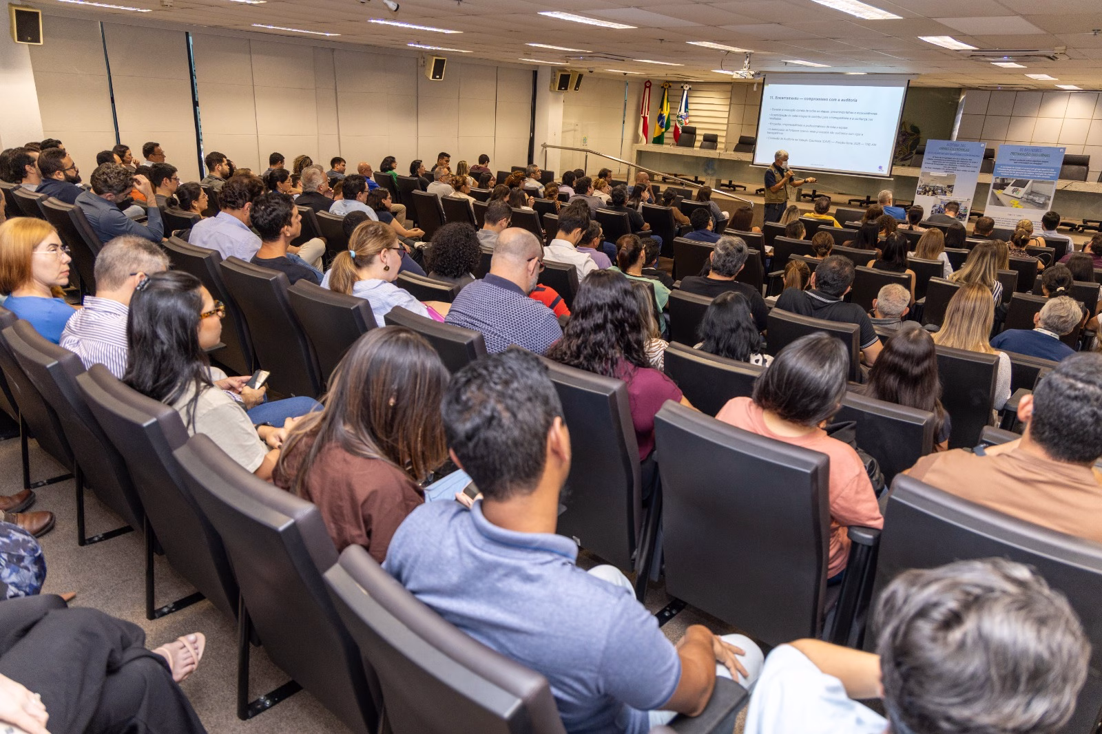 TRE-AM inicia treinamento de equipes que atuarão na auditoria das urnas eletrônicas TRE-AM inicia treinamento de equipes que atuarão na auditoria das urnas eletrônicas