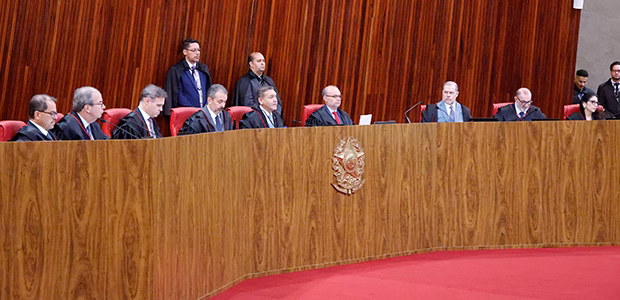 Sessão de julgamentos do TSE.