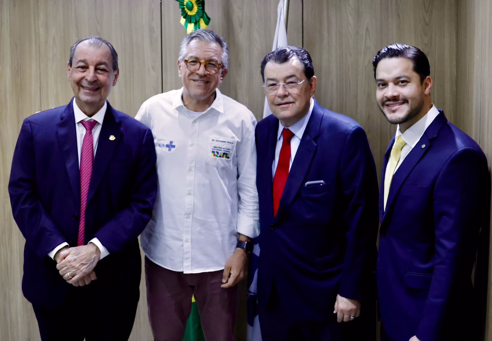 Governador Eleito Omar Aziz Discute Ações Emergenciais Para A Saúde Do Amazonas Com Ministro Padilha Em Brasília Governador eleito Omar Aziz discute ações emergenciais para a saúde do Amazonas com ministro Padilha em Brasília