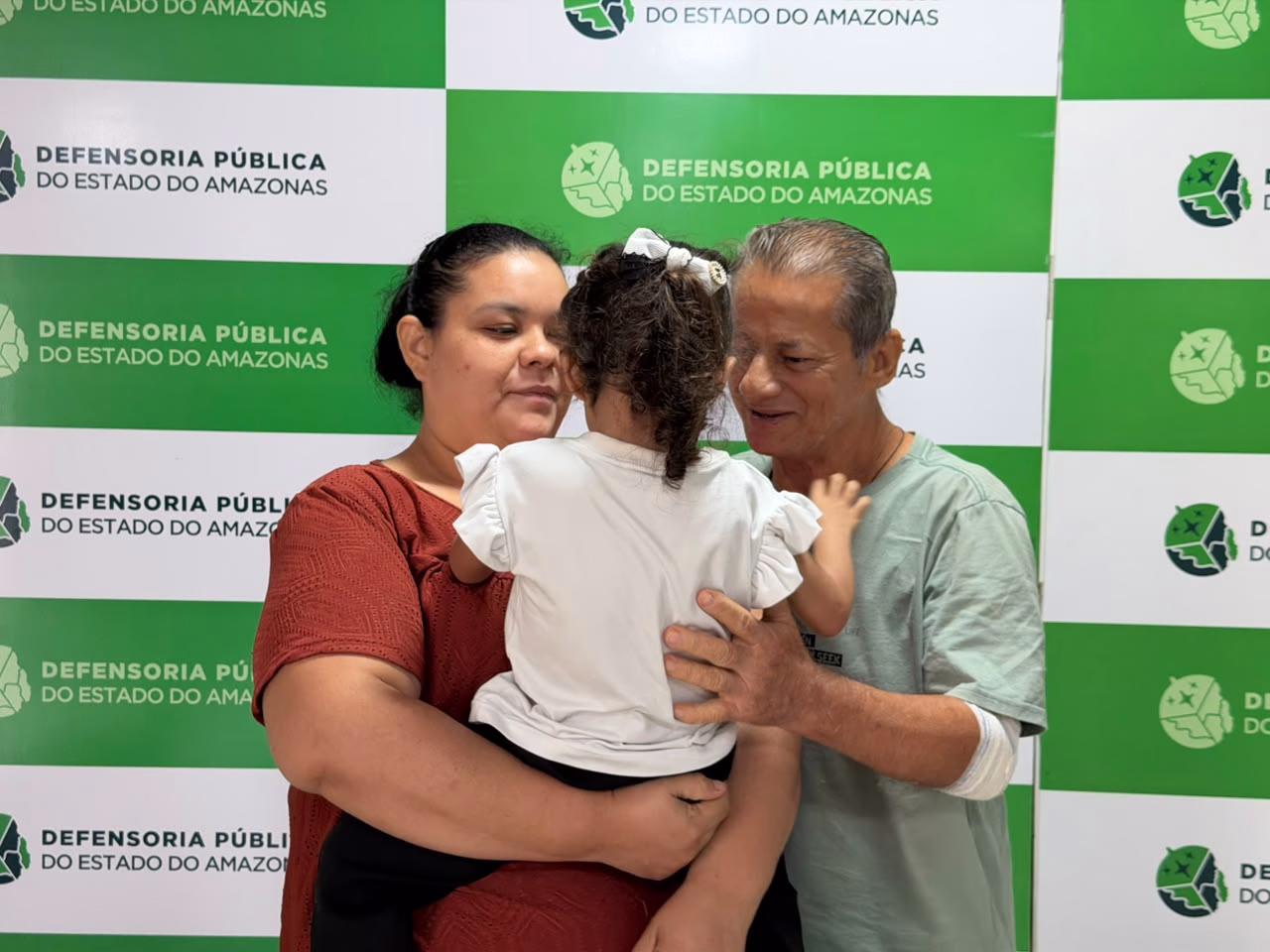 Após enfrentar problemas de saúde da filha, pais recebem orientação da Defensoria sobre criação compartilhada Após enfrentar problemas de saúde da filha, pais recebem orientação da Defensoria sobre criação compartilhada