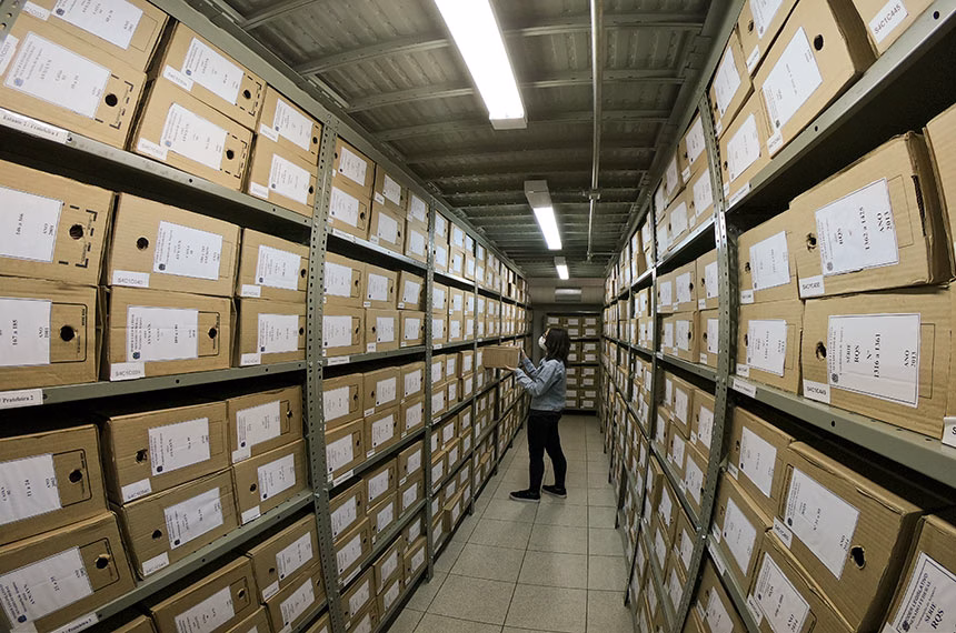 Arquivistas do Senado ajudam a guardar e contar a história do Brasil Arquivistas do Senado ajudam a guardar e contar a história do Brasil
