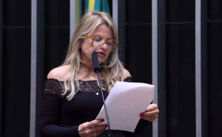 Flávia Morais, relatora da proposta