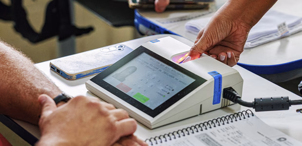 Como a Justiça Eleitoral identifica o eleitor na seção e blinda a votação contra fraudes