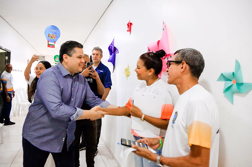 Davi Alcolumbre vota no Amapá e faz chamado à paz e ao respeito Davi Alcolumbre vota no Amapá e faz chamado à paz e ao respeito
