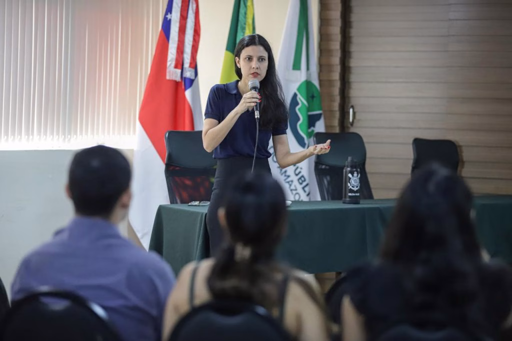 Defensoria do Amazonas promove curso sobre Política de tratamento adequado a conflitos 1 defensora publica karoline santos defensoria do amazonas promove curso sobre pol