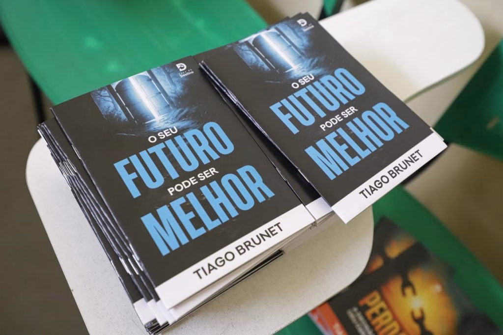 Defensoria incentiva ressocialização de custodiados com entrega de livros à unidade prisional da PM 4 defensoria incentiva ressocializacao de custodiados com entrega de livros a unid 4