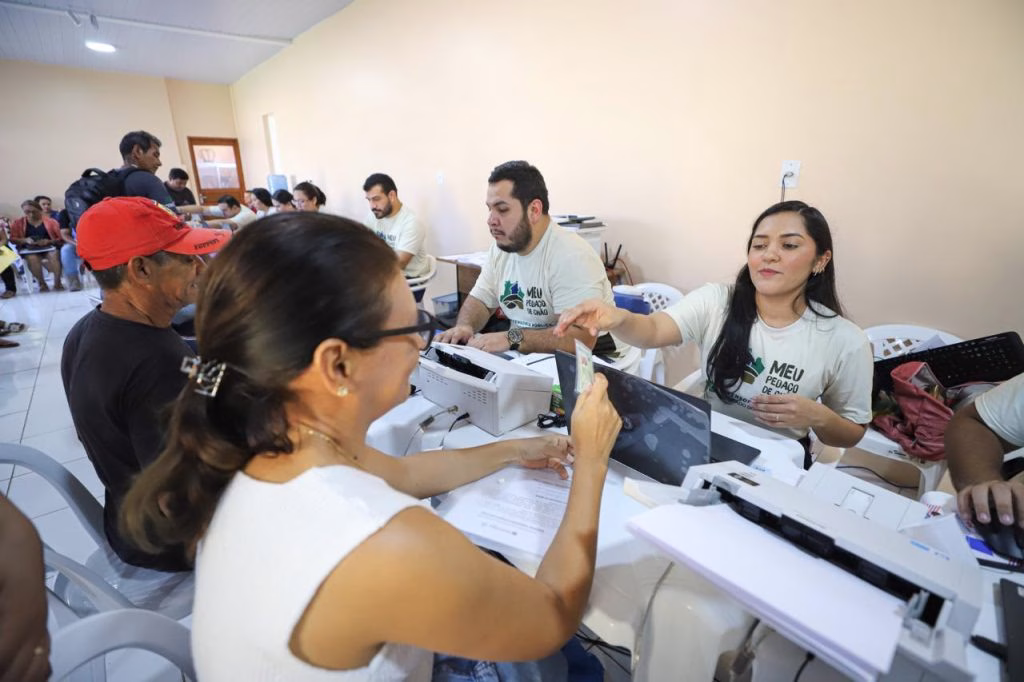 Defensoria leva atendimento de regularização fundiária para famílias de pessoas com TEA em Manacapuru 1 defensoria leva atendimento de regularizacao fundiaria para familias de pessoas 1 1