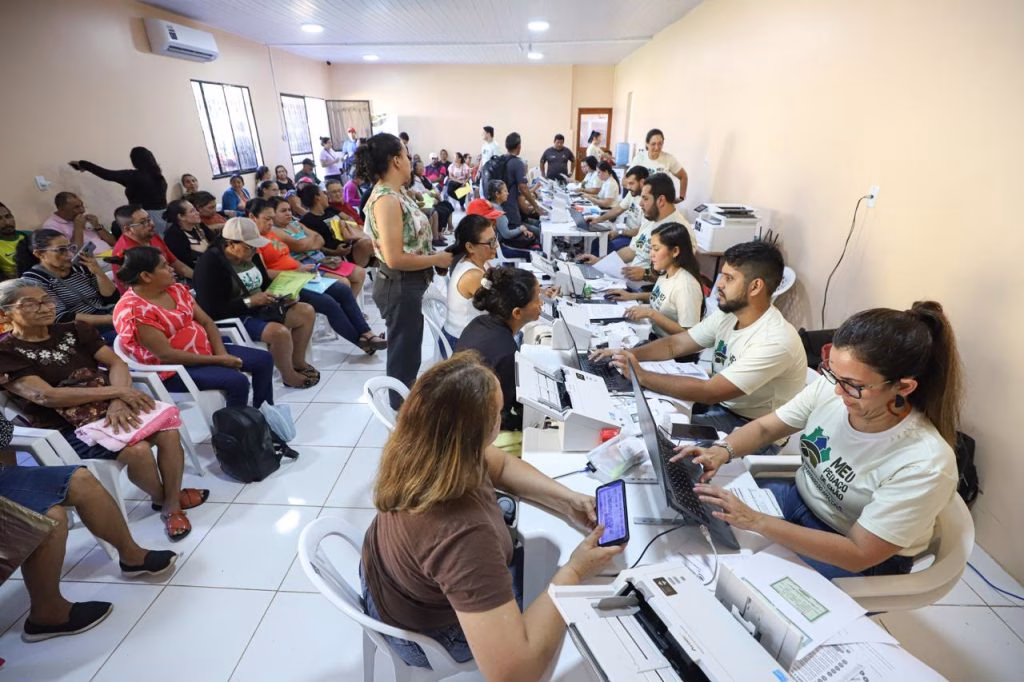Defensoria leva atendimento de regularização fundiária para famílias de pessoas com TEA em Manacapuru 2 defensoria leva atendimento de regularizacao fundiaria para familias de pessoas 1 2