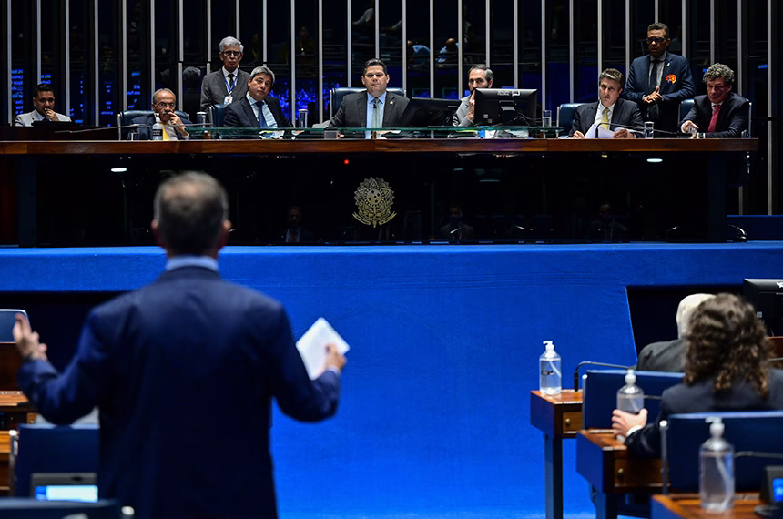 Enamed será obrigatório para exercício da medicina, aprova Senado Enamed será obrigatório para exercício da medicina, aprova Senado