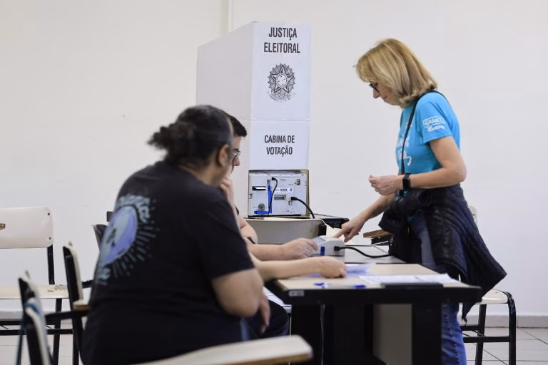 Confira os eleitos no segundo turno para governador em cinco estados e no Distrito Federal