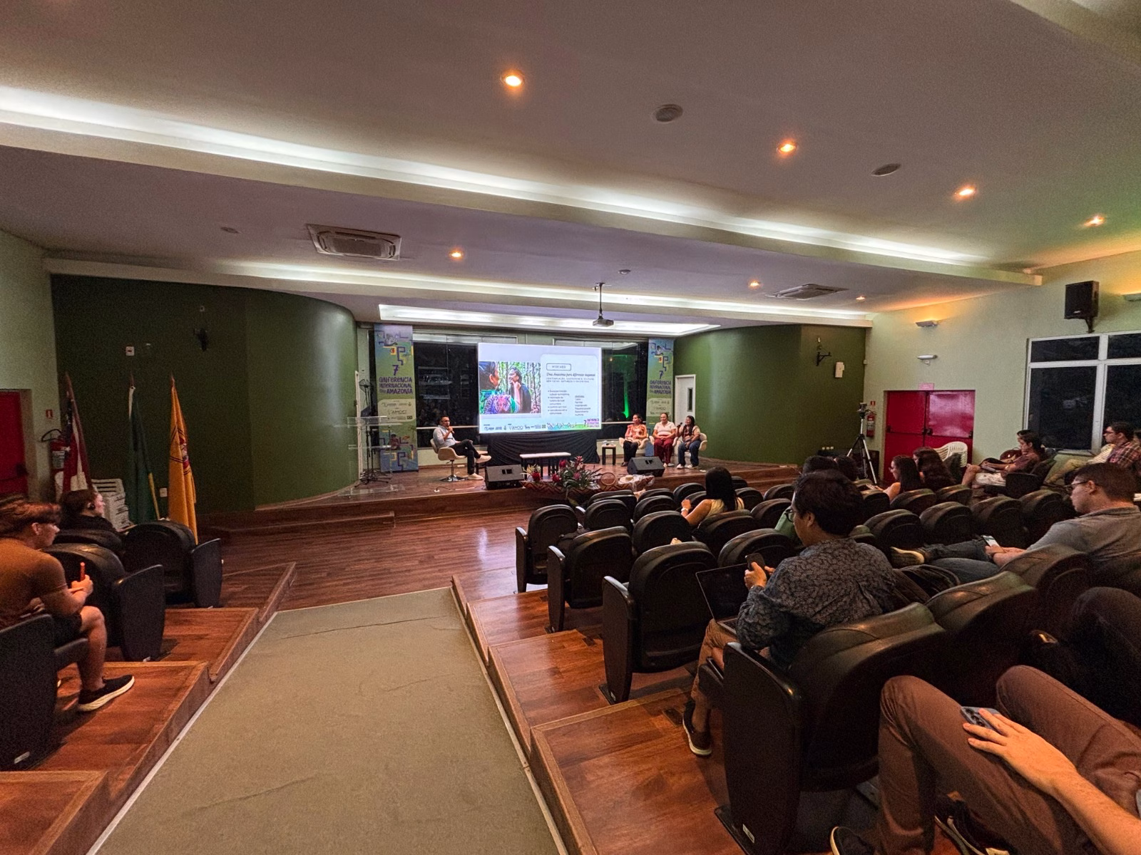 Educação e negócios da floresta levam experiências comunitárias à conferência na Amazônia