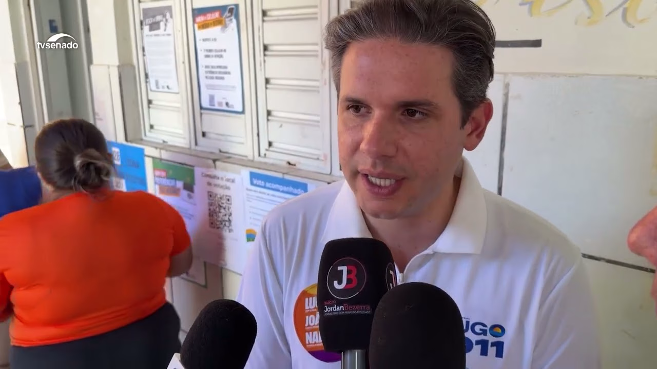 Hugo Motta vota na Paraíba e diz esperar que eleitos façam o necessário para o país avançar