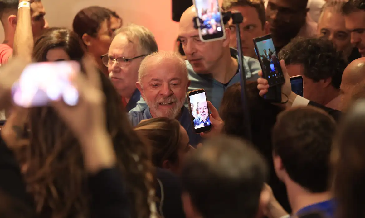 Líderes europeus e latino-americanos parabenizam Lula. OEA destaca participação no segundo turno Líderes europeus e latino-americanos parabenizam Lula. OEA destaca participação no segundo turno