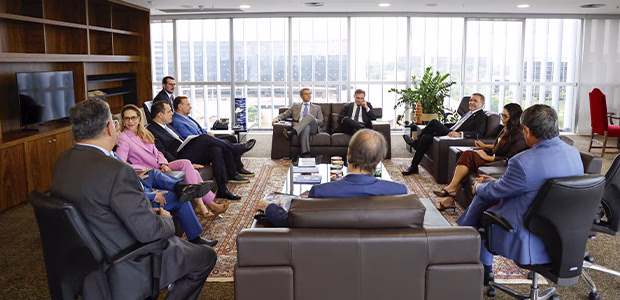 Ministros da propaganda dialogam com campanhas presidenciais sobre desinformação e judicialização eleitoral Ministros da propaganda dialogam com campanhas presidenciais sobre desinformação e judicialização eleitoral