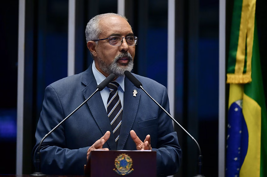 Paim celebra vitória de Lula e homenageia eleitores Paim celebra vitória de Lula e homenageia eleitores