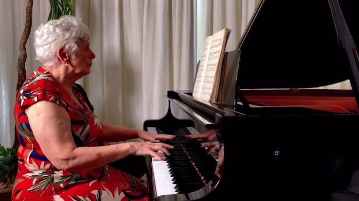 Pianista Estela Caldi apresenta projeto "Schubertíade" na Rádio MEC Pianista Estela Caldi apresenta projeto “Schubertíade” na Rádio MEC