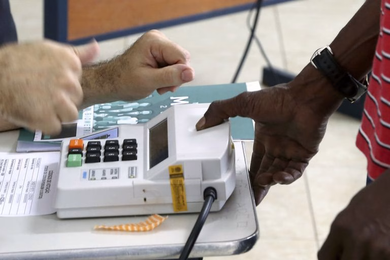 PL sai na frente na eleição da Câmara dos Deputados, com 121 eleitos PL sai na frente na eleição da Câmara dos Deputados, com 121 eleitos