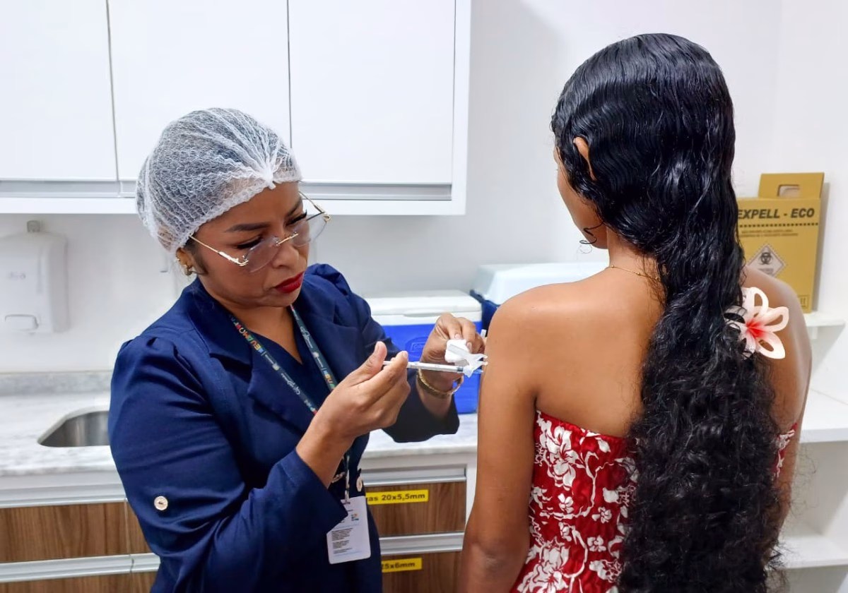 Prefeitura de Parintins fortalece prevenção ao câncer com vacinação contra o HPV durante o Outubro Rosa