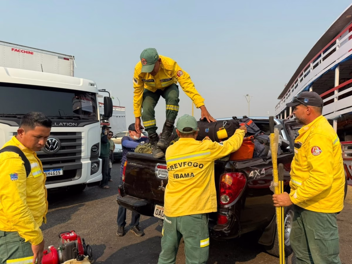Prefeitura de Parintins recebe equipe do Prevfogo/Ibama para reforçar combate a incêndios na Vila Amazônia