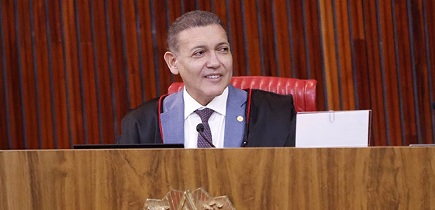 Ministro kassio Nunes Marques durante sessão plenária do TSE.