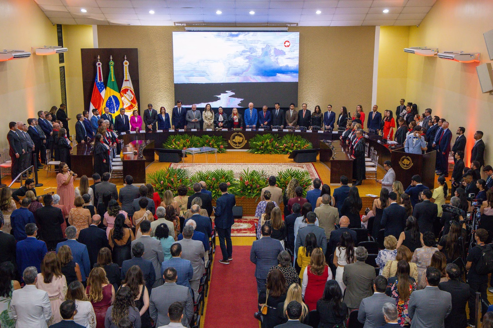 Presidente e vice do TRE-AM prestigiam recondução de Leda Mara Albuquerque Presidente e vice do TRE-AM prestigiam recondução de Leda Mara Albuquerque