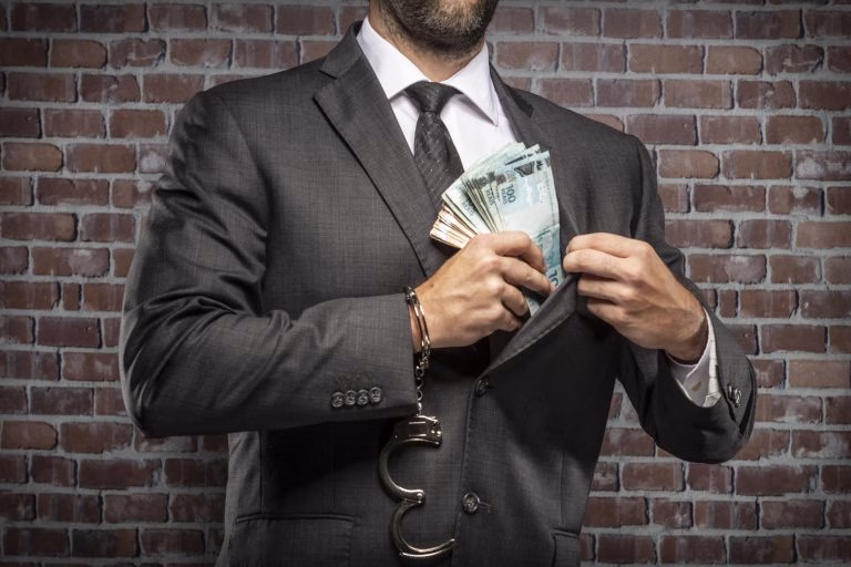 Projeto cria crime de corrupção sistêmica no Código Penal Projeto cria crime de corrupção sistêmica no Código Penal