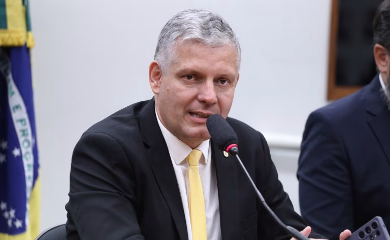 Projeto prevê isenção de Imposto de Renda para aposentados com sequelas neurológicas permanentes