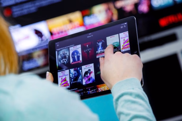 Projeto proíbe exibição de anúncios em planos pagos de streaming Plataformas não poderão exigir a exibição de anúncios para liberar conteúdos pagos