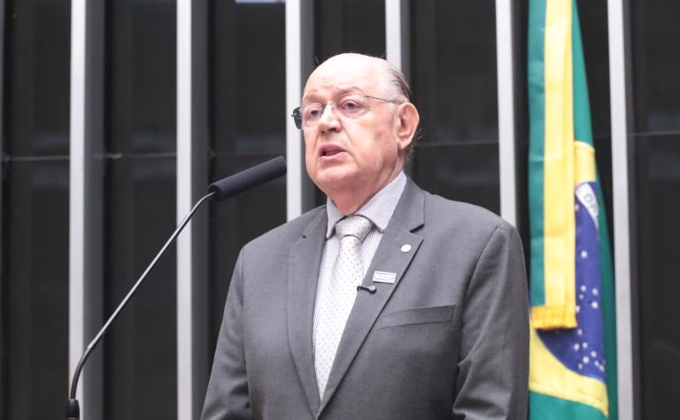 Projeto restringe participação em seleções brasileiras de futebol a atletas que atuam no país