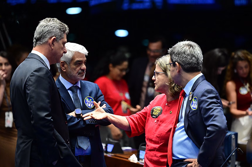 Senado aprova fim da 6x1 em primeiro turno Senado aprova fim da 6×1 em primeiro turno