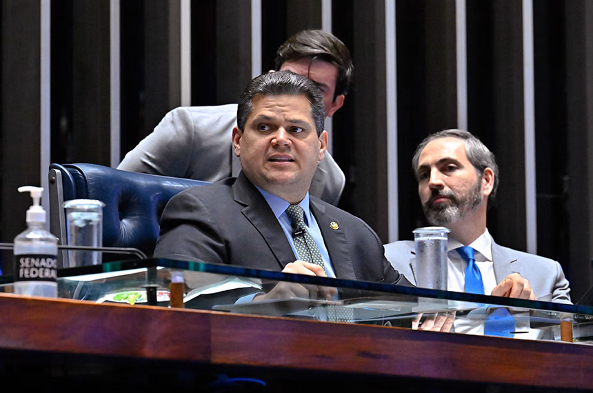 Senado promulga nesta sexta emendas sobre 6x1 e agentes de saúde Senado promulga nesta sexta emendas sobre 6×1 e agentes de saúde