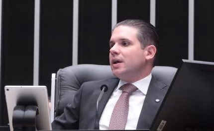 Hugo Motta afirma que aprovação de MP permitirá avaliação rigorosa e aprimoramento dos cursos de medicina Hugo Motta afirma que aprovação de MP permitirá avaliação rigorosa e aprimoramento dos cursos de medicina