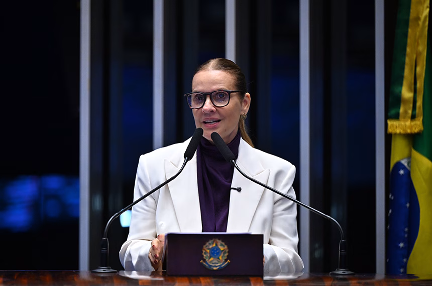 Toma posse a senadora Leany Lemos Toma posse a senadora Leany Lemos