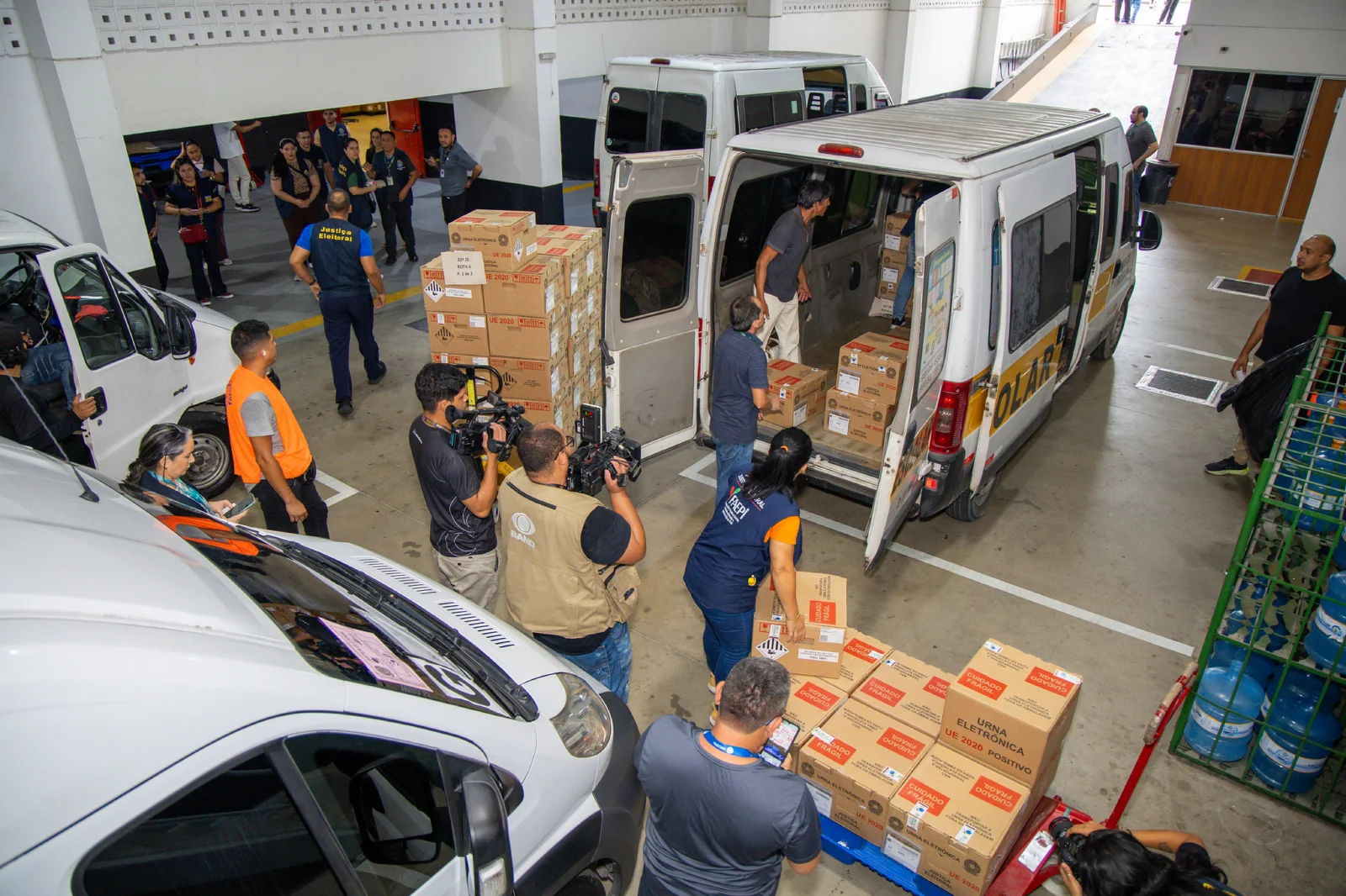 TRE-AM coordena distribuição das urnas eletrônicas para votação em Manaus TRE-AM coordena distribuição das urnas eletrônicas para votação em Manaus