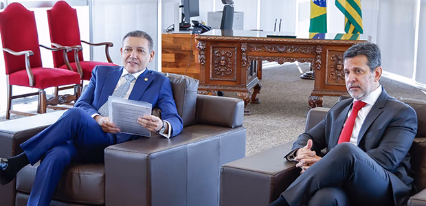 TSE e MEC firmam compromisso de parceria para levar educação política às escolas de todo o país TSE e MEC firmam compromisso de parceria para levar educação política às escolas de todo o país