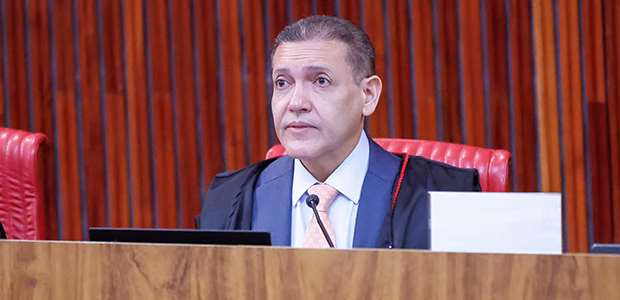TSE retira do ar publicações que associam Lula a supostas fraudes no INSS TSE retira do ar publicações que associam Lula a supostas fraudes no INSS
