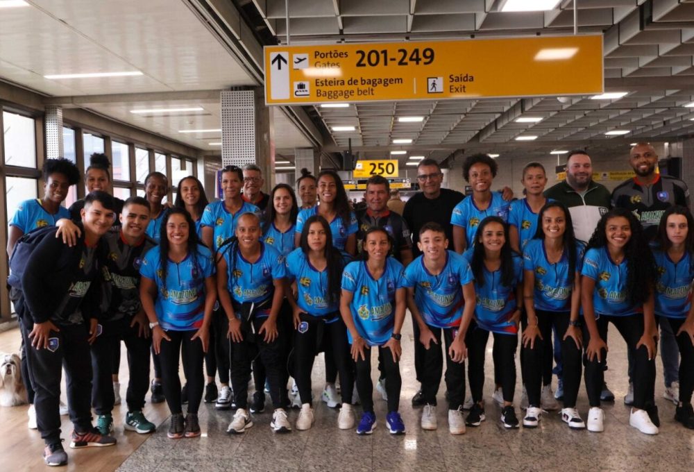 Jogadoras do 3B embarcam para Salvador para representar o futebol amazonense em campeonato nacional