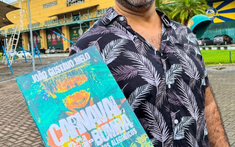 Alegorias do Carnaval carioca e de Parintins são tema do novo livro do escritor e jornalista João Gustavo Melo