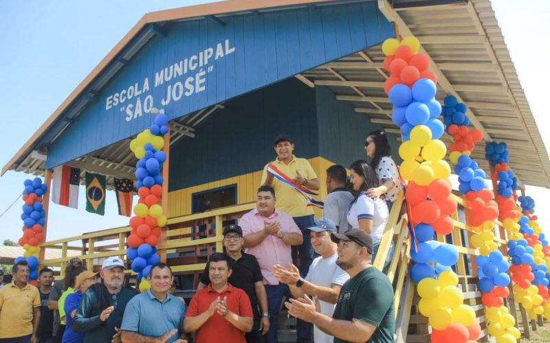 Bi Garcia abre semana de aniversário de Parintins com inauguração de escolas na várzea