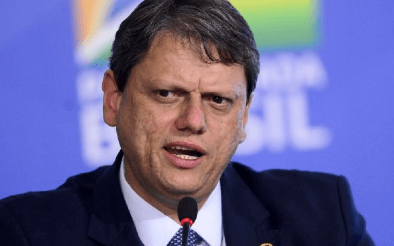 Candidato de Bolsonaro, Tarcísio de Freitas sofre atentado em Paraisópolis (SP)